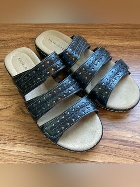 Solanz Kiki Black Sandals 7M